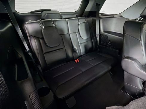 Used 2022 Ford Explorer XLT w/ Equipment Group 202A image 27