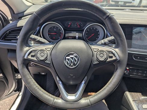 Used 2018 Buick Regal Essence image 28