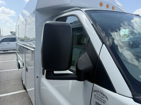 Used 2025 Chevrolet Express 3500 w/ Power Convenience Package RWD image 24