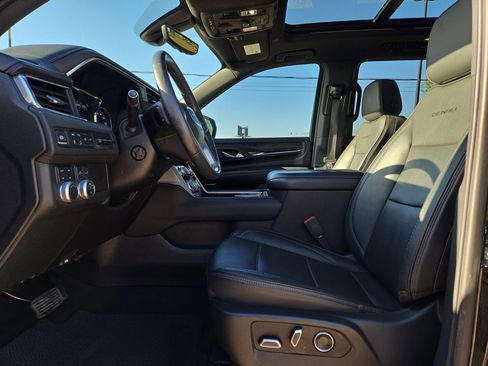 Used 2021 GMC Yukon Denali w/ Denali Premium Package AWD/4WD image 16