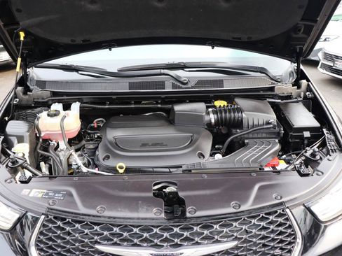 Used 2025 Chrysler Pacifica Select FWD image 48