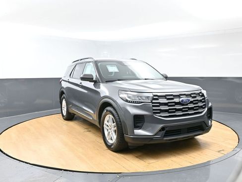Used 2025 Ford Explorer Active RWD image 3