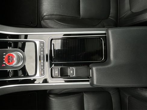 Used 2016 Jaguar XF Prestige image 34