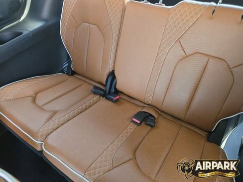 New 2024 Chrysler Pacifica Pinnacle image 19