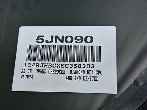 New 2025 Jeep Grand Cherokee Limited w/ Luxury Tech Group II image 24