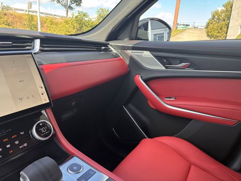 Used 2026 Jaguar F-PACE R-Dynamic S image 19