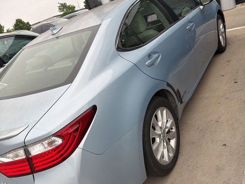 Used 2013 Lexus ES 300h w/ Luxury Pkg FWD image 7