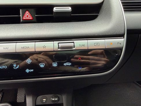 Used 2023 Hyundai Ioniq 5 Limited AWD/4WD image 39