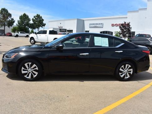Used 2025 Nissan Altima 2.5 S FWD image 8