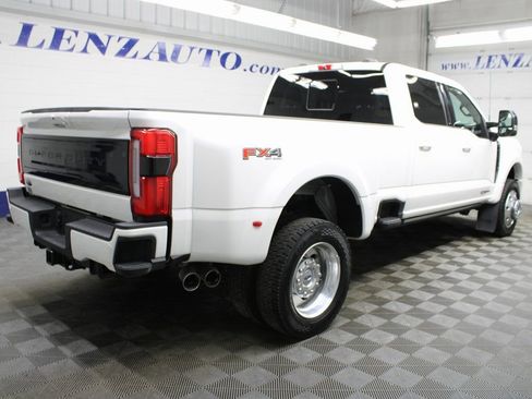 Used 2025 Ford F450 Platinum w/ FX4 Off-Road Package image 4