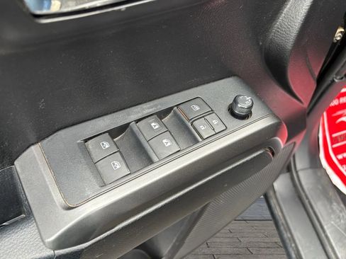 Used 2021 Toyota Tacoma TRD Sport w/ Technology Package image 11