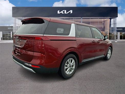 Used 2023 Kia Carnival LX image 6