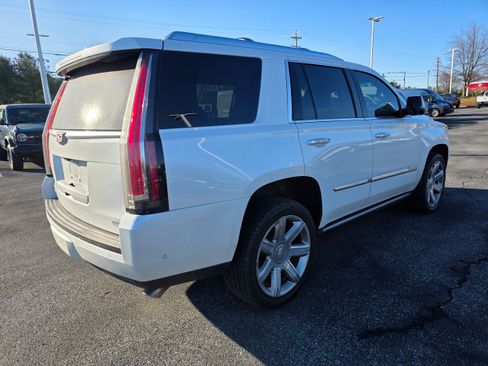 Used 2017 Cadillac Escalade Premium Luxury image 3
