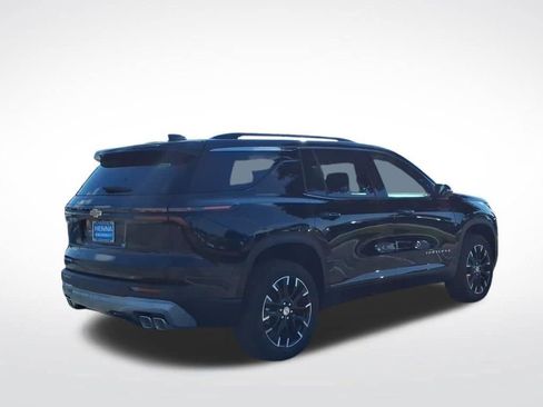 New 2026 Chevrolet Traverse LT w/ Sun and Wheel Package FWD image 3
