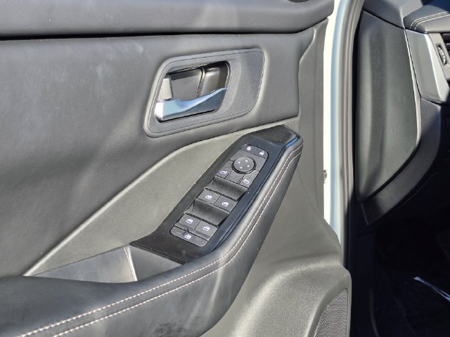 Used 2026 Nissan Rogue SV w/ Cold Weather Package FWD image 17