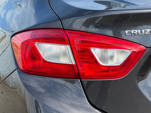 Used 2017 Chevrolet Cruze LT FWD image 23