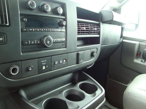 Used 2018 GMC Savana 2500 Extended w/ Driver Convenience Package image 7