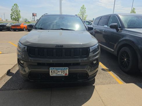 Used 2023 Jeep Compass Latitude AWD/4WD image 2