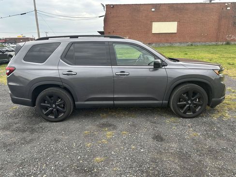 Used 2025 Honda Pilot Black Edition image 9