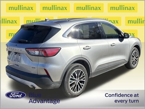 Used 2022 Ford Escape Titanium image 4