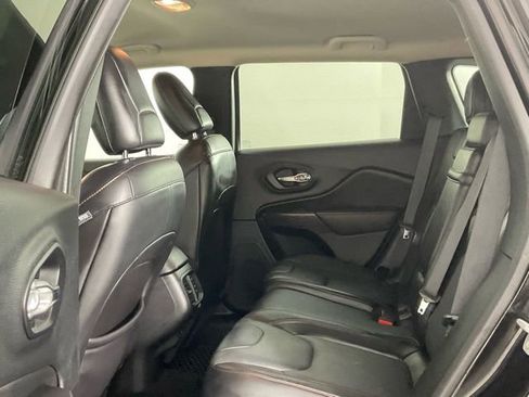 Used 2017 Jeep Cherokee Trailhawk image 15