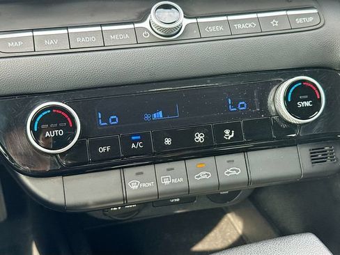 Used 2024 Hyundai Elantra SEL FWD image 21