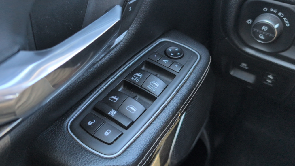 Used 2020 RAM 1500 Laramie AWD/4WD image 13