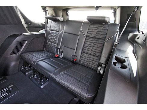 Used 2021 Cadillac Escalade Sport Platinum AWD/4WD image 13