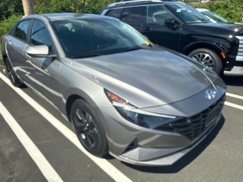 Used 2023 Hyundai Elantra SEL w/ Cargo Package FWD image 3