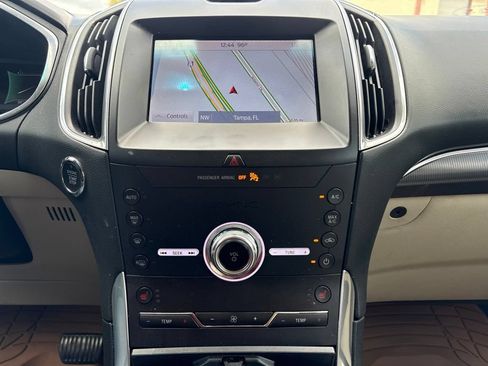 Used 2020 Ford Edge Titanium FWD image 22
