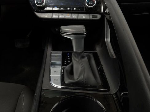 Used 2025 Hyundai Elantra SEL FWD image 23