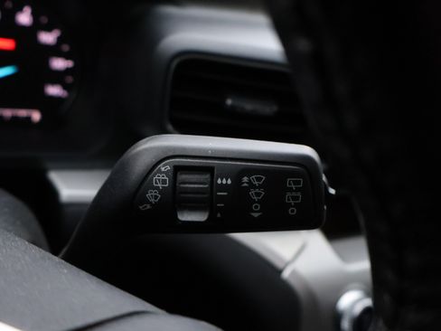 Used 2022 Ford Explorer XLT w/ Equipment Group 202A image 38