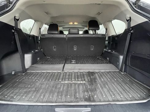 Used 2021 Toyota Highlander XLE image 17