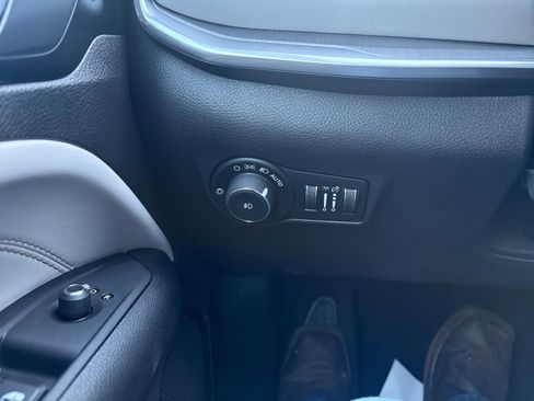 Used 2024 Jeep Compass Limited image 15