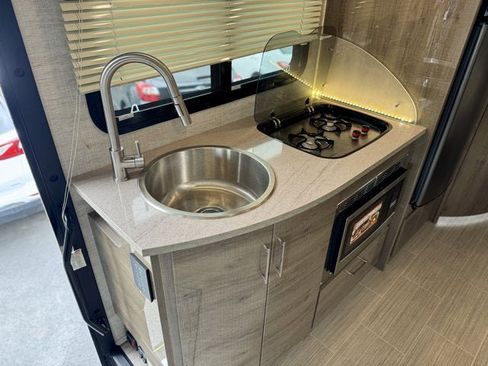 Used 2022 Mercedes-Benz Sprinter 3500 image 25