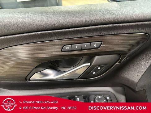 Used 2024 GMC Terrain SLT AWD/4WD image 11