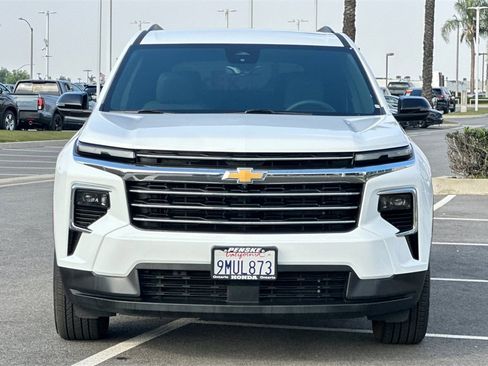 Used 2024 Chevrolet Traverse LT image 9