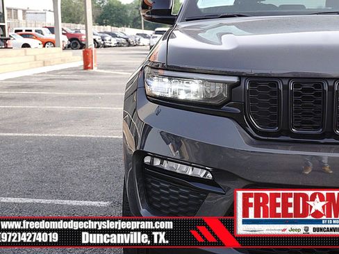 Certified 2025 Jeep Grand Cherokee Limited w/ Black Appearance Package RWD image 43