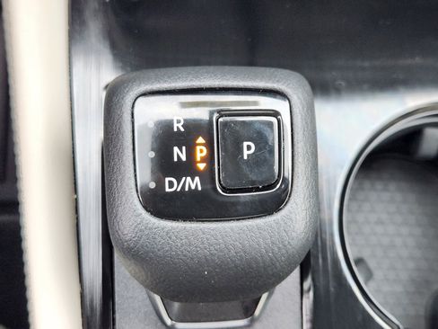 Used 2023 Nissan Rogue SL w/ SL Premium Package image 13