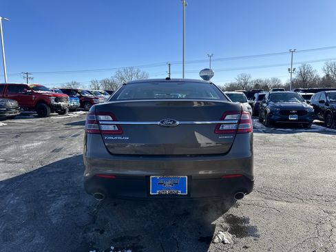 Used 2016 Ford Taurus SE image 4