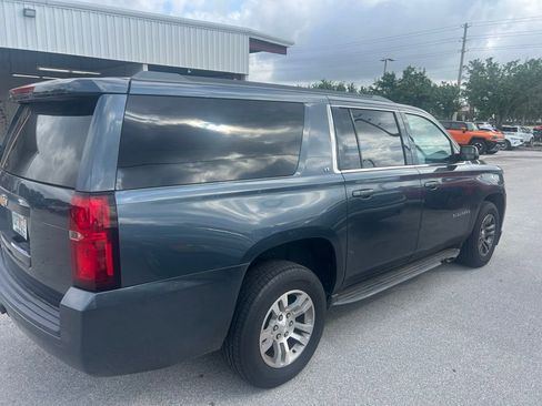 Used 2020 Chevrolet Suburban LT RWD image 3