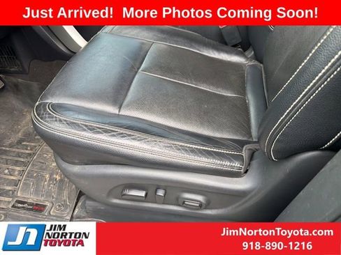 Used 2017 Nissan Titan PRO-4X w/ Pro-4x Convenience Package image 9