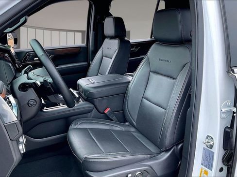 Used 2025 GMC Yukon Denali AWD/4WD image 24