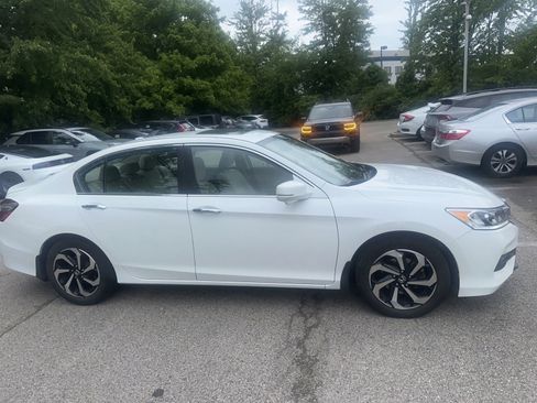 Used 2017 Honda Accord EX image 24