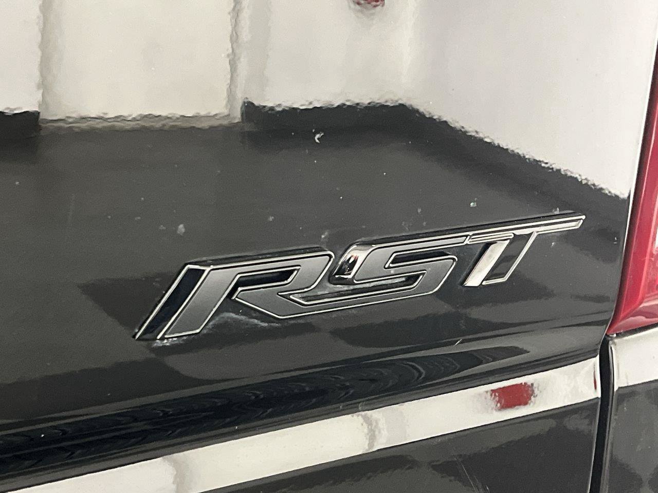 Certified 2024 Chevrolet Silverado 1500 RST w/ Redline Edition AWD/4WD image 9