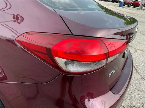 Used 2017 Kia Forte LX FWD image 25