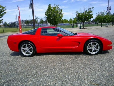 Used 2004 Chevrolet Corvette Coupe RWD image 8