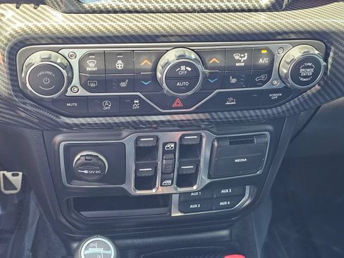 Used 2021 Jeep Wrangler Unlimited Sahara AWD/4WD image 31
