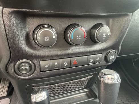 Used 2017 Jeep Wrangler Unlimited Sahara AWD/4WD image 24
