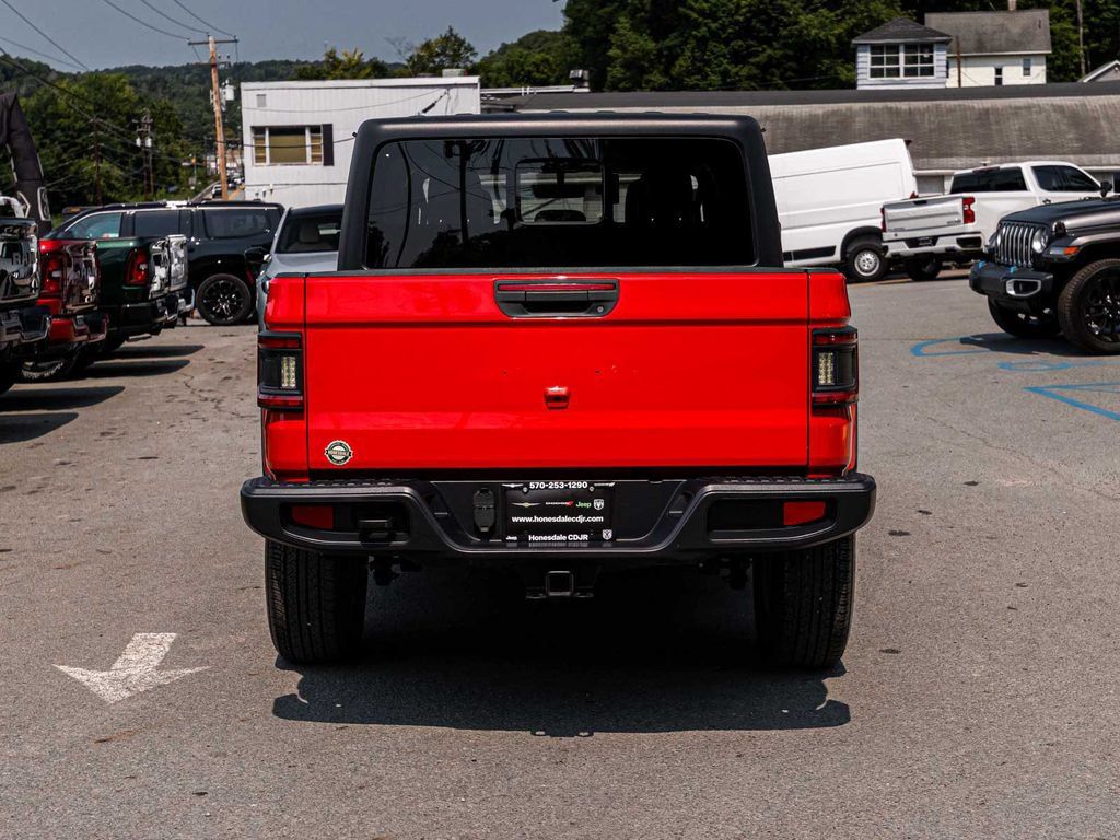 Used 2021 Jeep Gladiator Overland w/ Popular Equipment Package AWD/4WD image 5